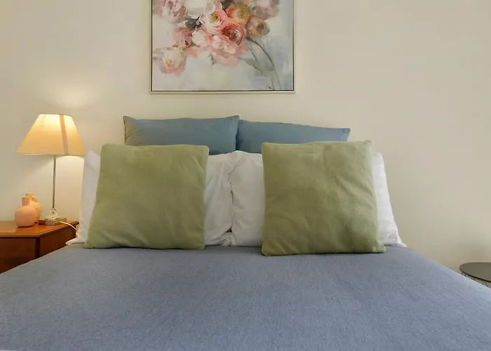Spacious 2 Bed, 2 Bath Villa, Cbd Location
