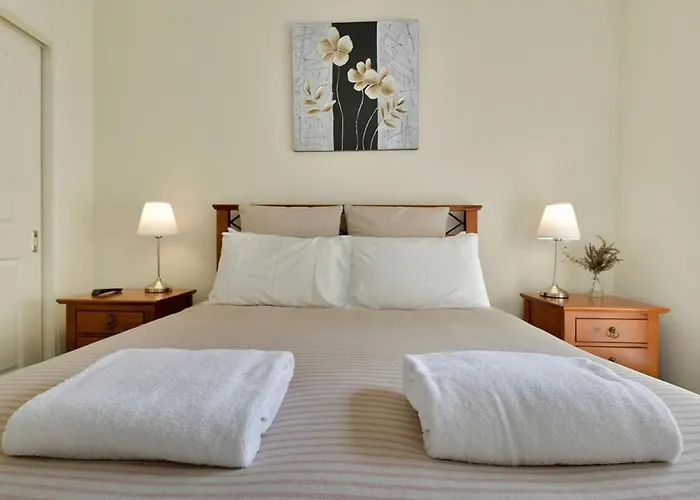 Spacious 2 Bed, 2 Bath Villa, Cbd Location