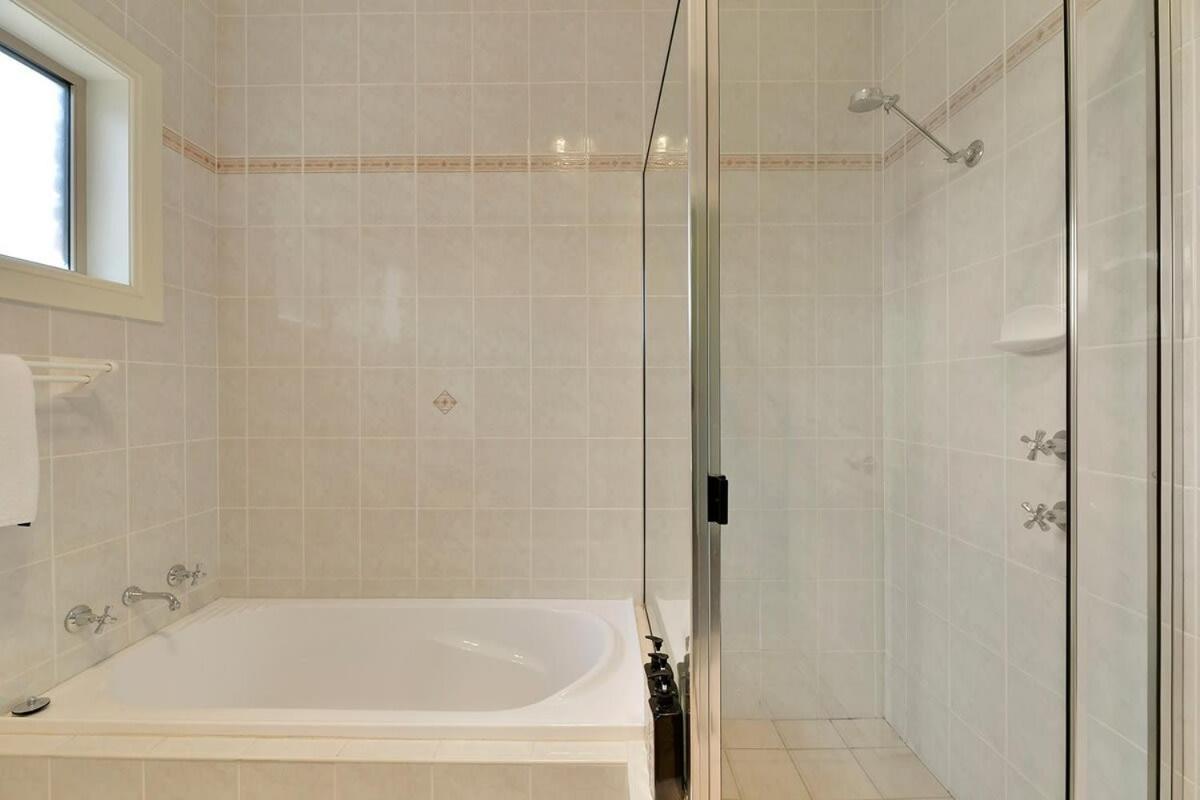 Spacious 2 Bed, 2 Bath Villa, Cbd Location Villa Orange