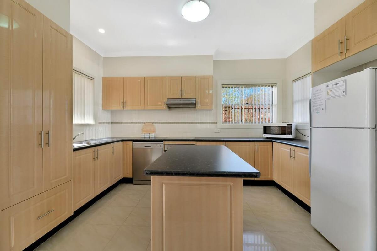 Villa Spacious 2 Bed, 2 Bath Villa, Cbd Location *