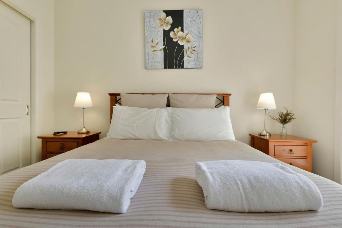 Spacious 2 Bed, 2 Bath Villa, Cbd Location