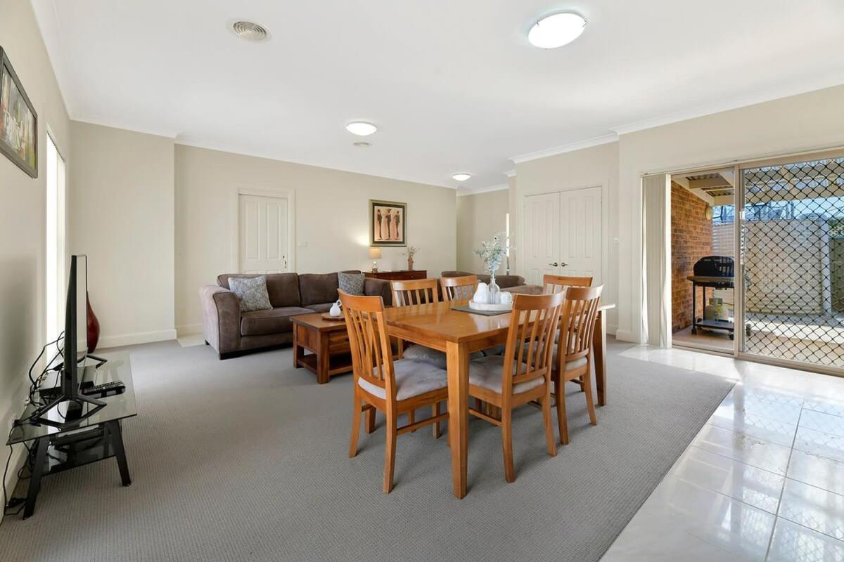 Villa Spacious 2 Bed, 2 Bath Villa, Cbd Location Orange