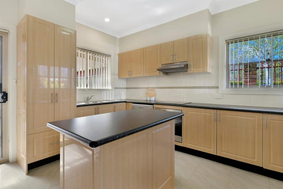 Villa Spacious 2 Bed, 2 Bath Villa, Cbd Location