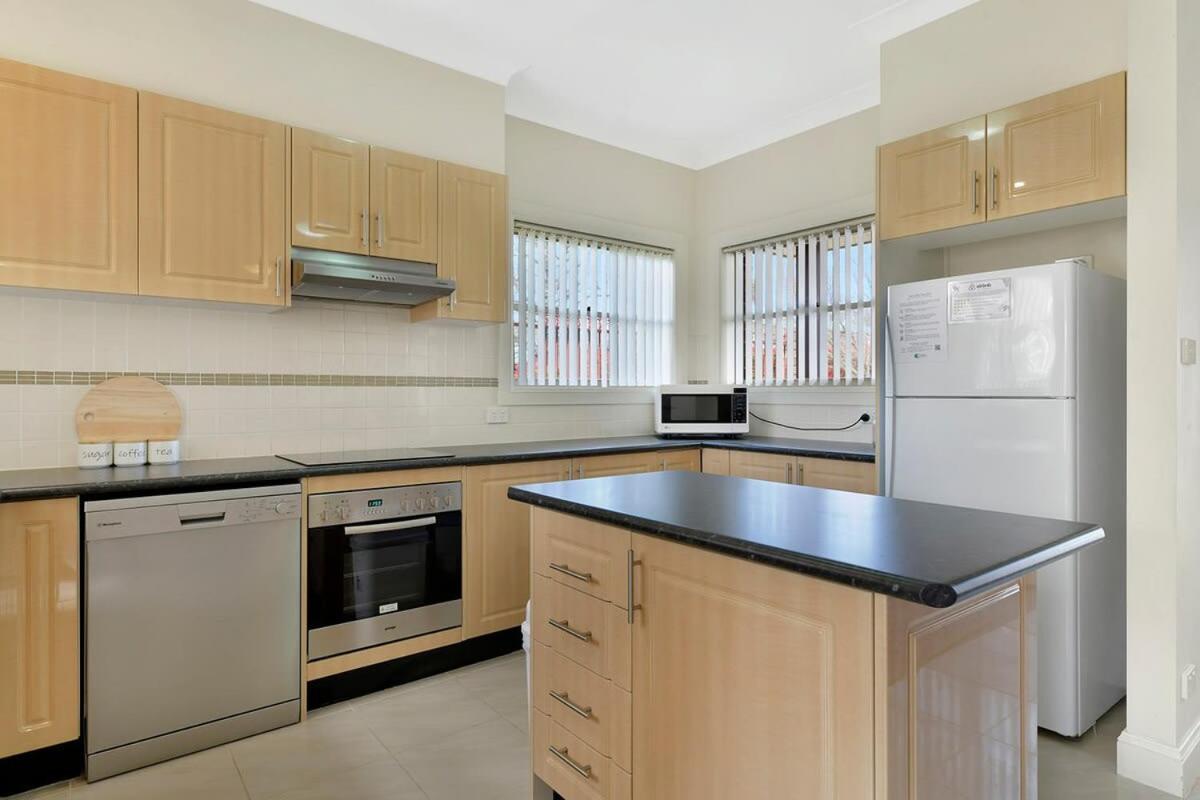 Spacious 2 Bed, 2 Bath Villa, Cbd Location *