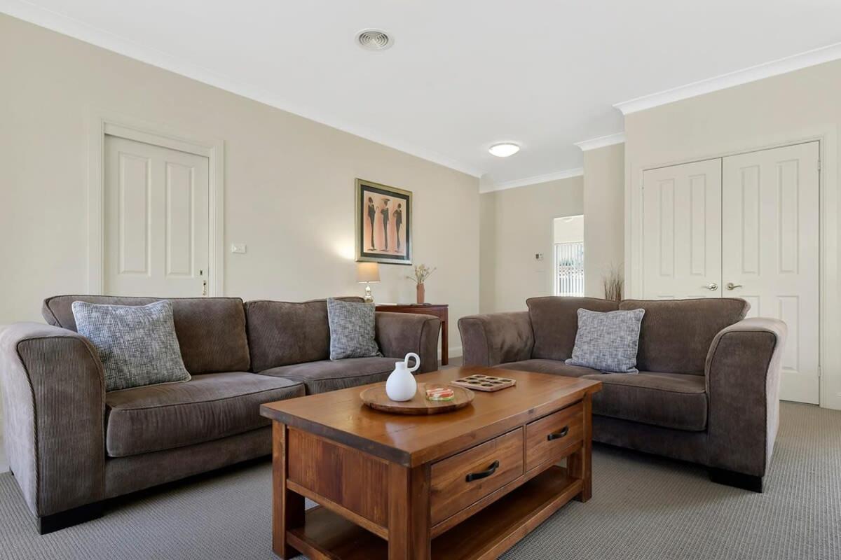 Villa Spacious 2 Bed, 2 Bath Villa, Cbd Location Orange
